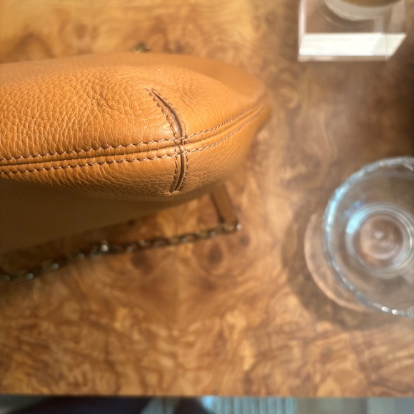 Rare find! Tory Burch Bucket Bag - Picture 6 of 8